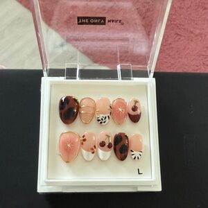 Chic Cherry Press-On Nails Set